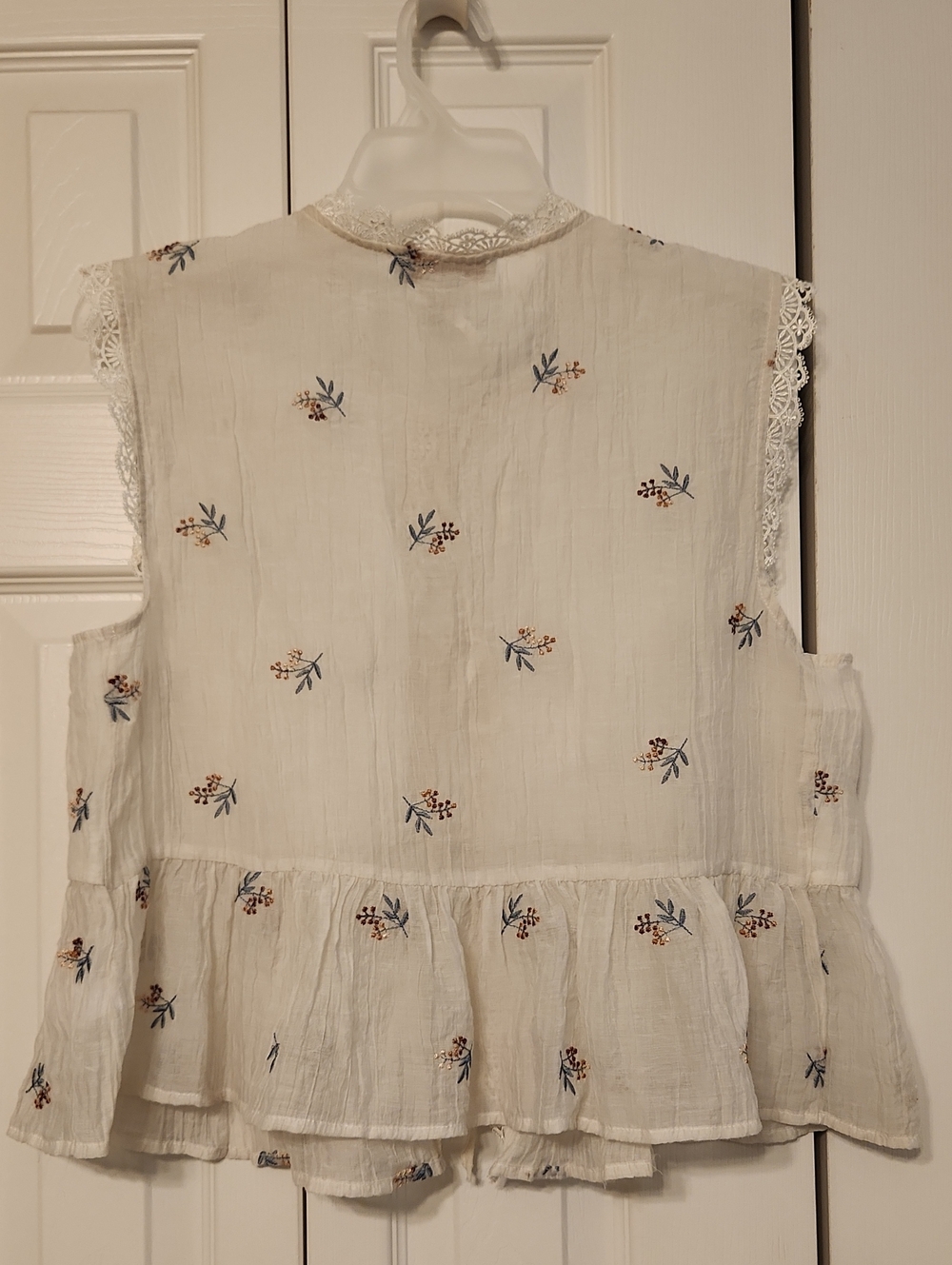 Caroline Constas Sleeveless Floral Embroidered Tie-Front Lace Trimmed Top - Picture 8 of 8